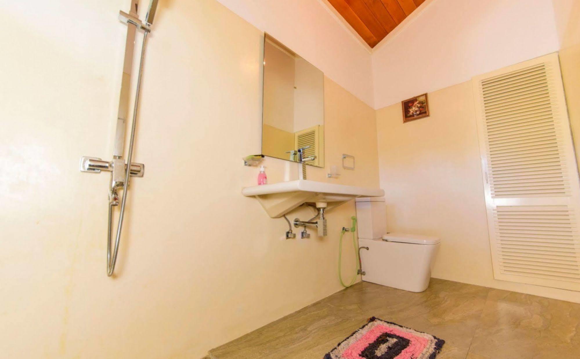 Hikka Hide Villa Hikkaduwa Buitenkant foto