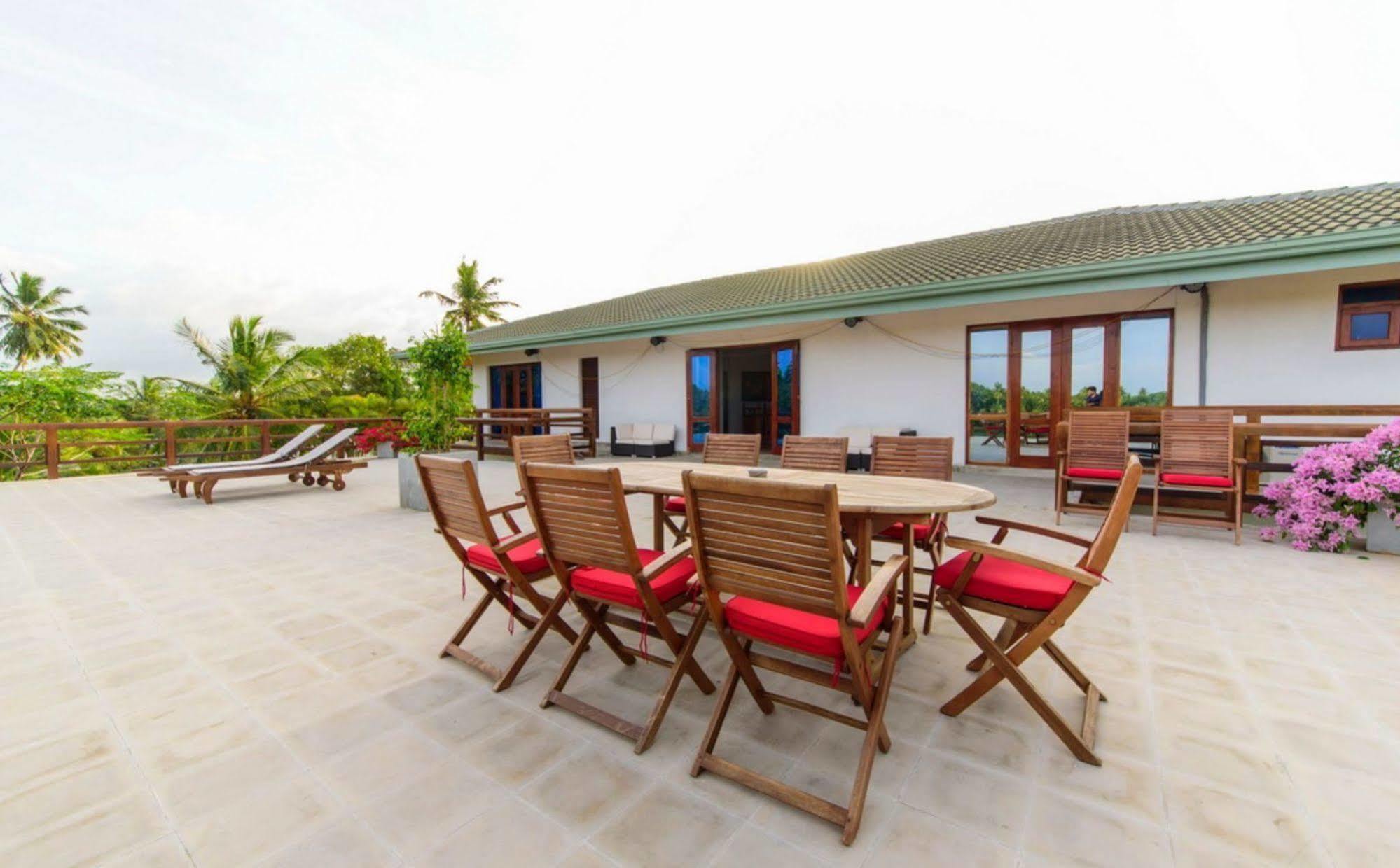 Hikka Hide Villa Hikkaduwa Buitenkant foto