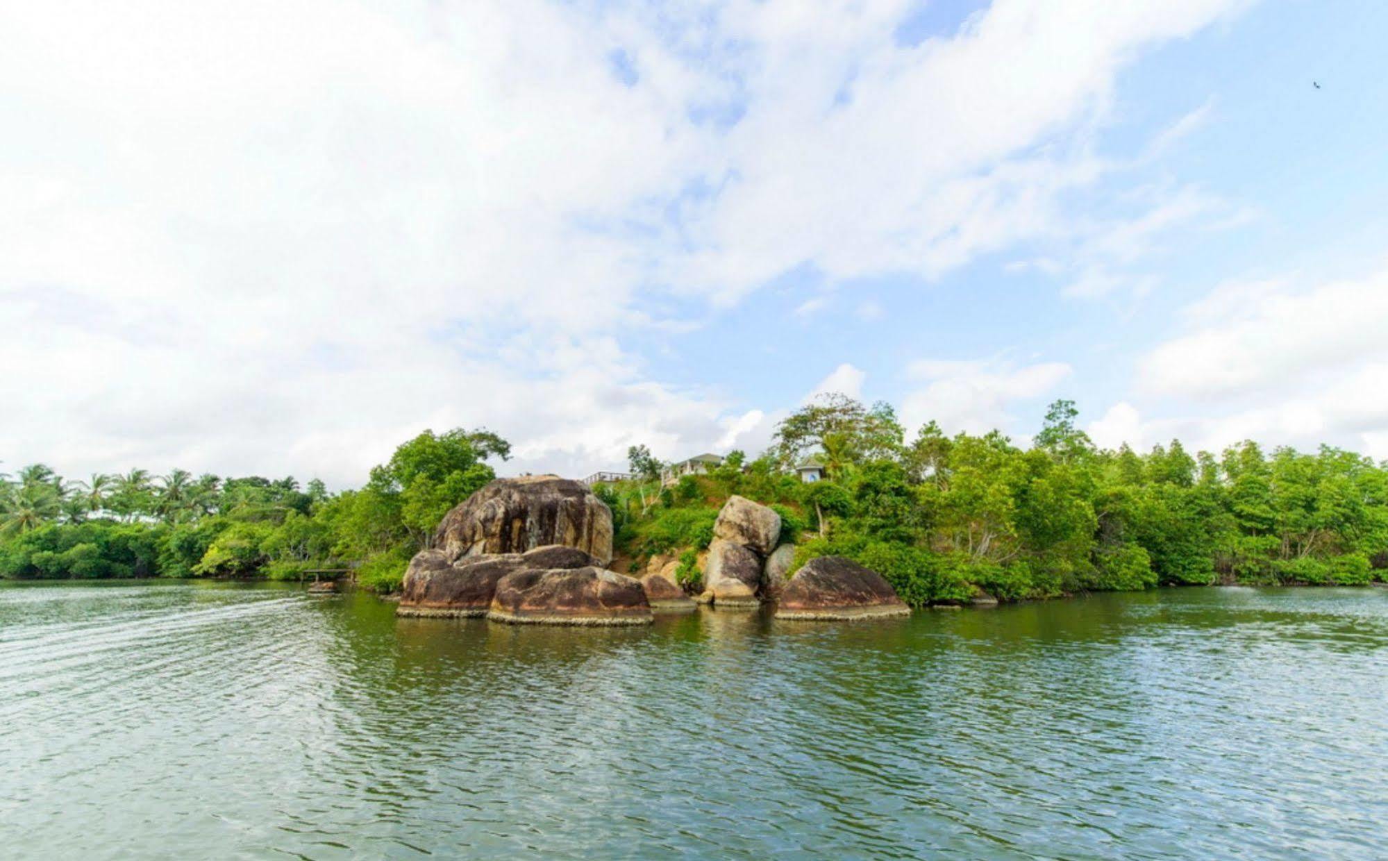 Hikka Hide Villa Hikkaduwa Buitenkant foto