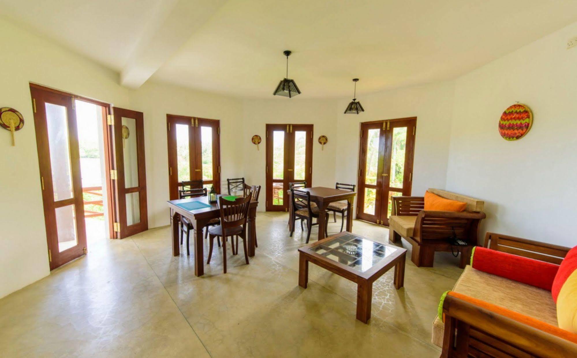 Hikka Hide Villa Hikkaduwa Buitenkant foto